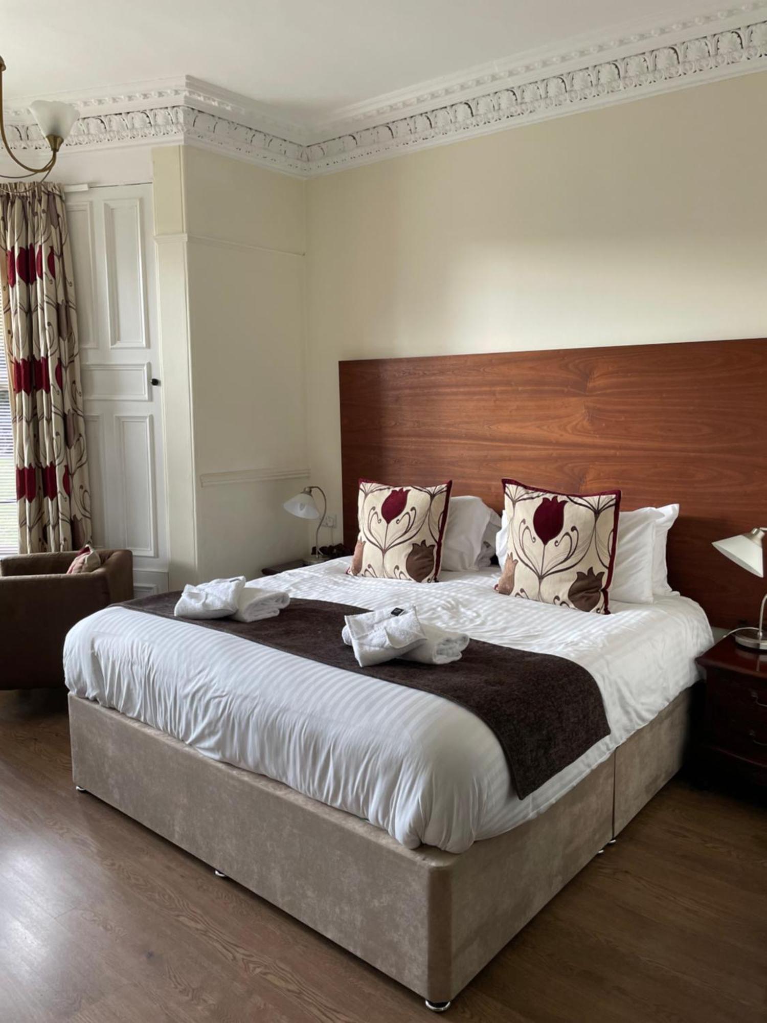 The Claymore Guest House Питлохри Екстериор снимка