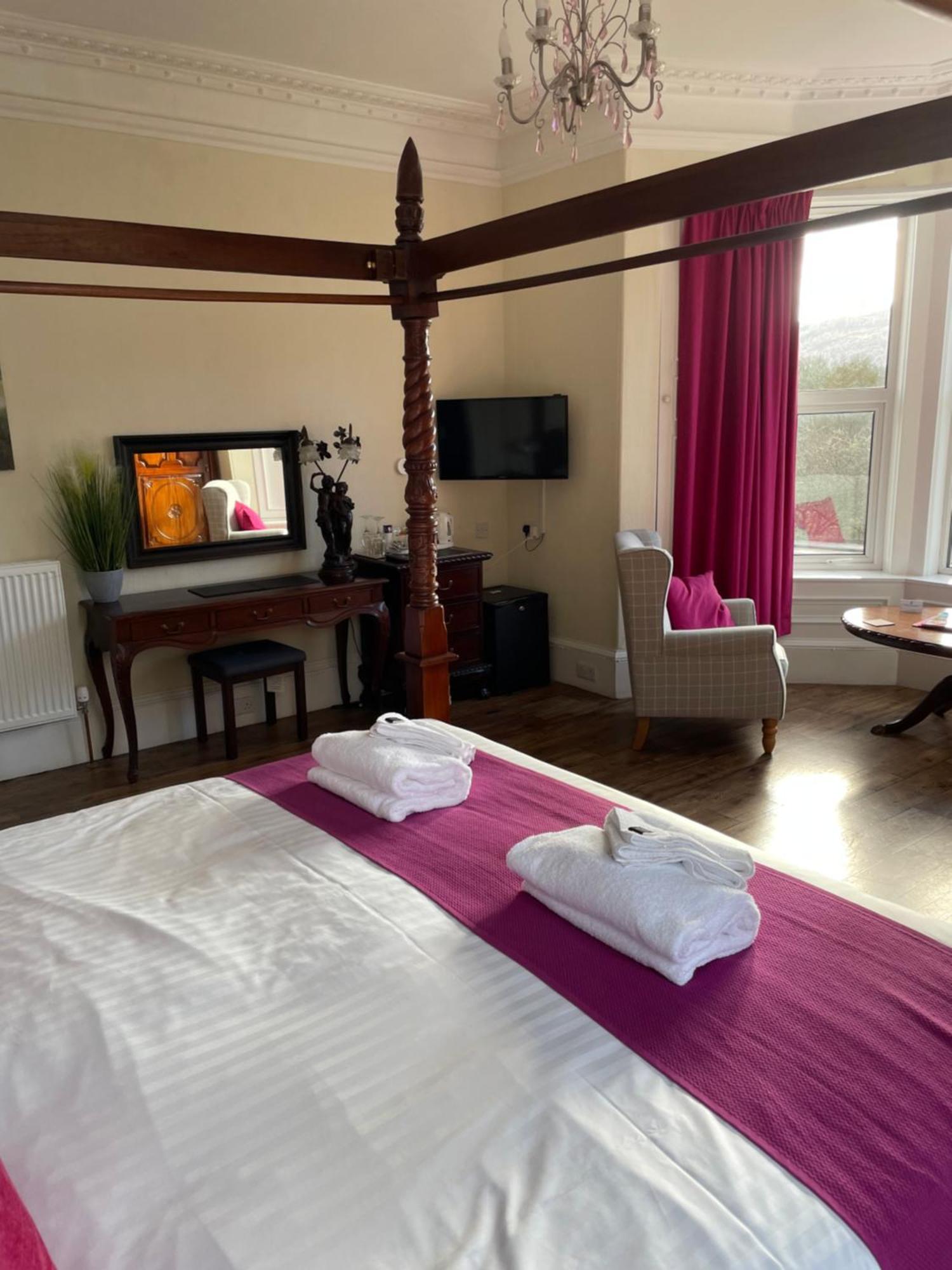 The Claymore Guest House Питлохри Екстериор снимка