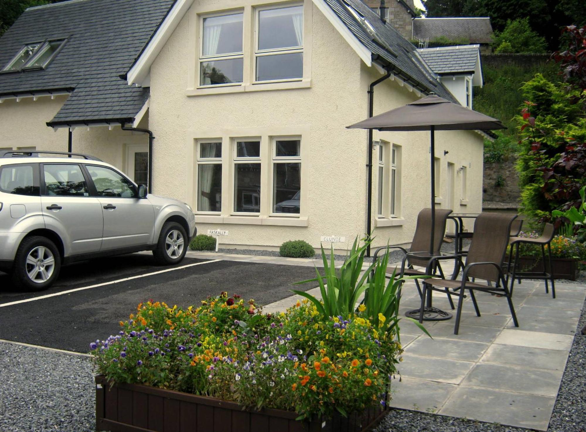 The Claymore Guest House Питлохри Екстериор снимка