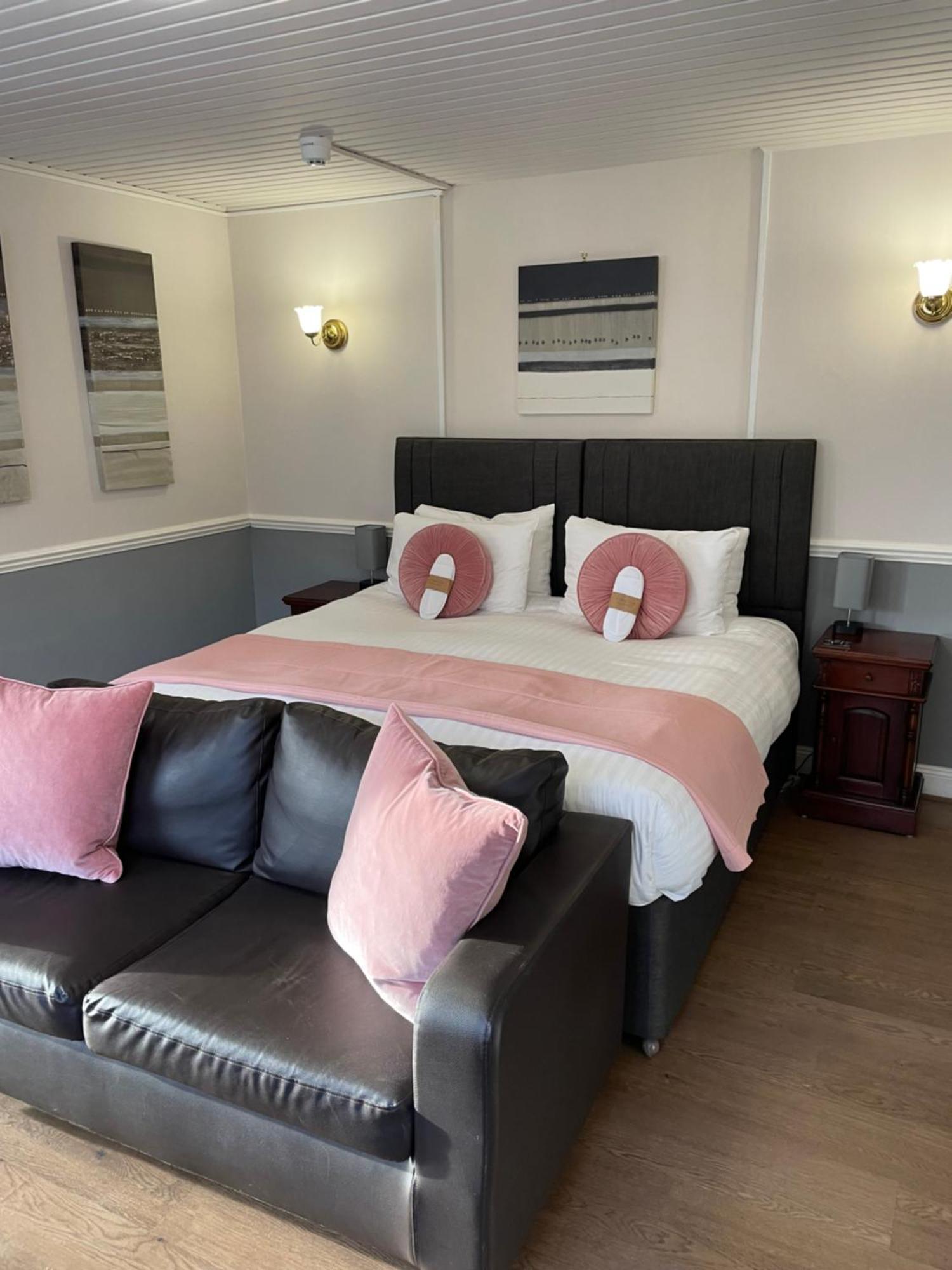 The Claymore Guest House Питлохри Екстериор снимка