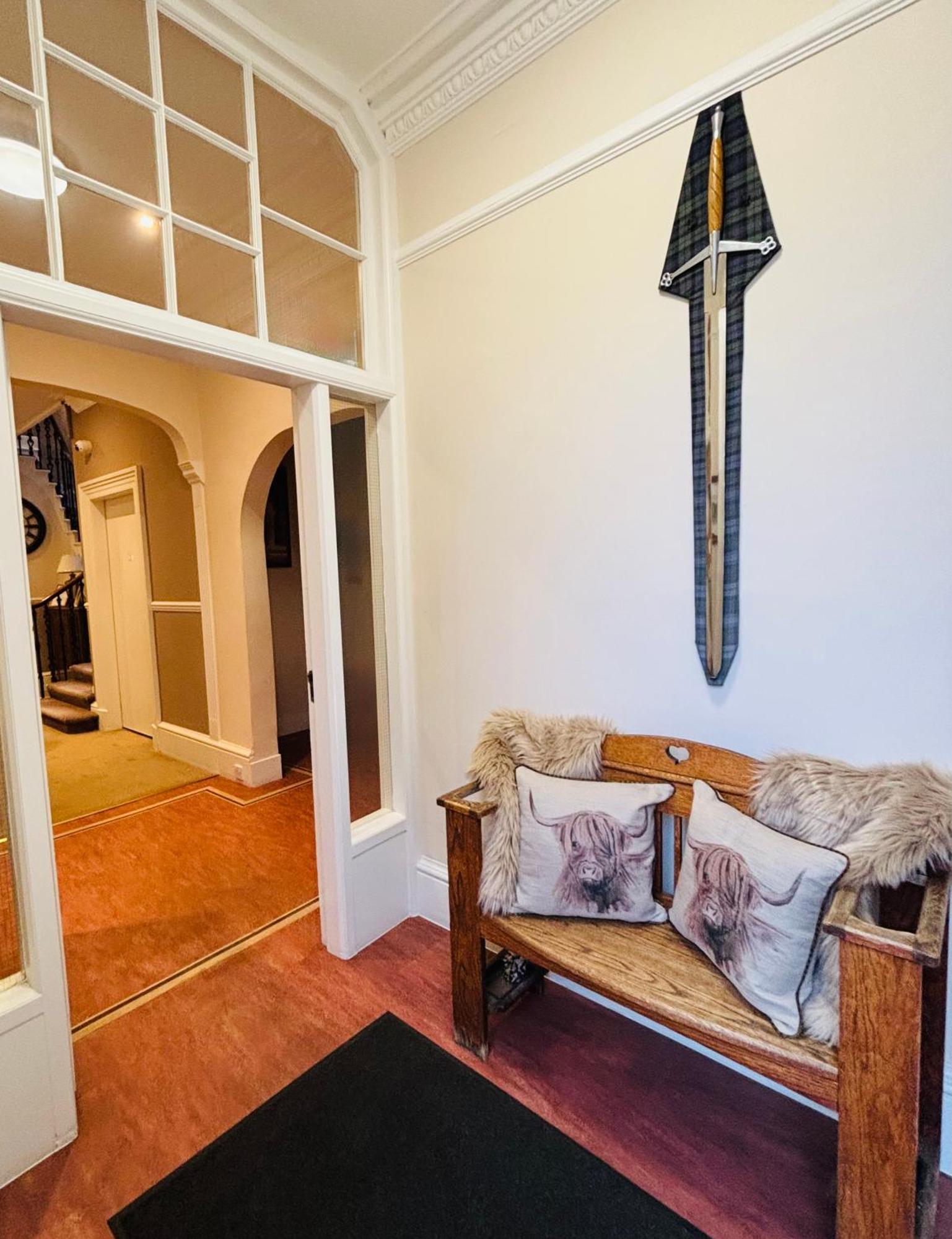 The Claymore Guest House Питлохри Екстериор снимка