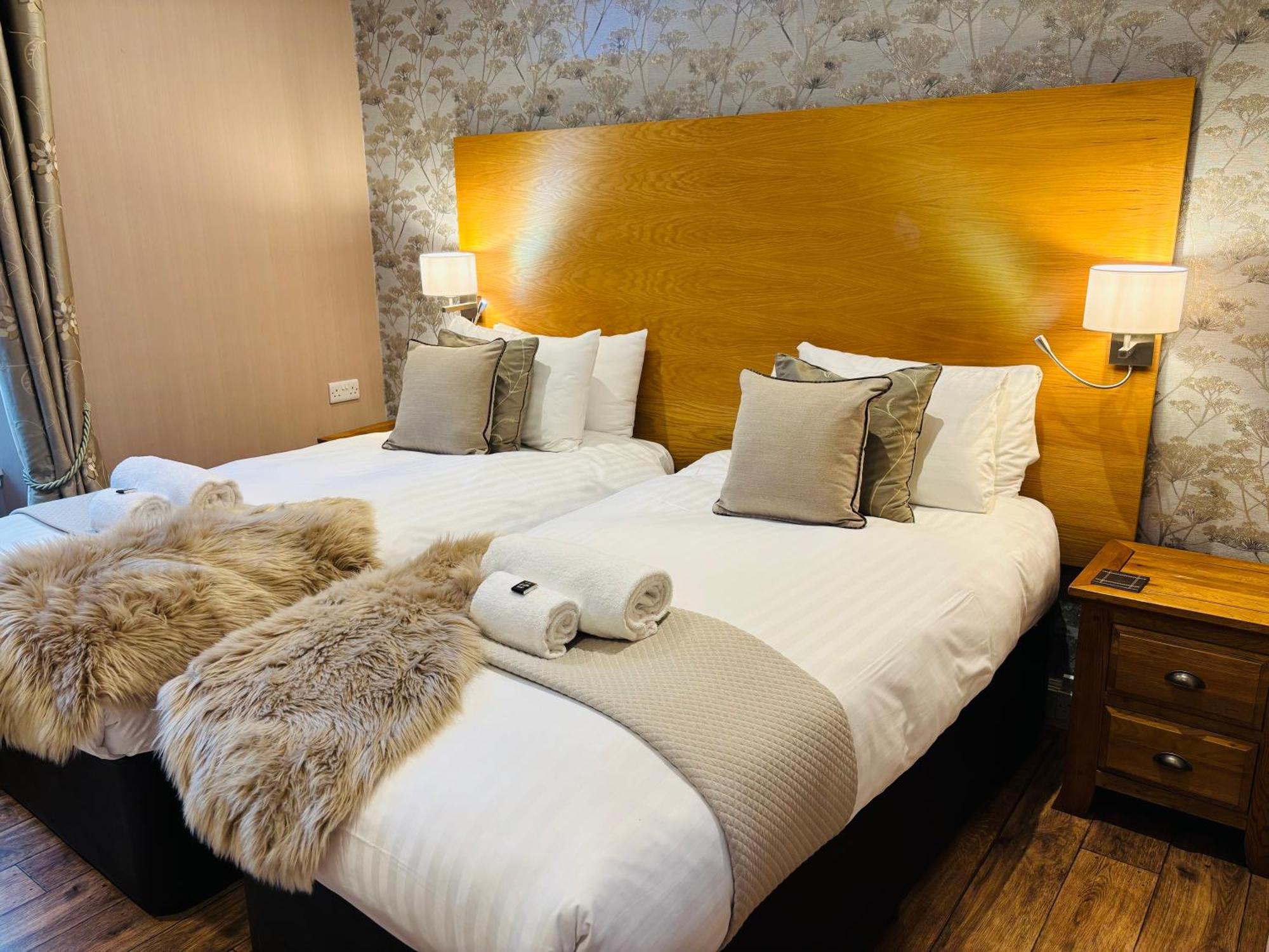 The Claymore Guest House Питлохри Екстериор снимка