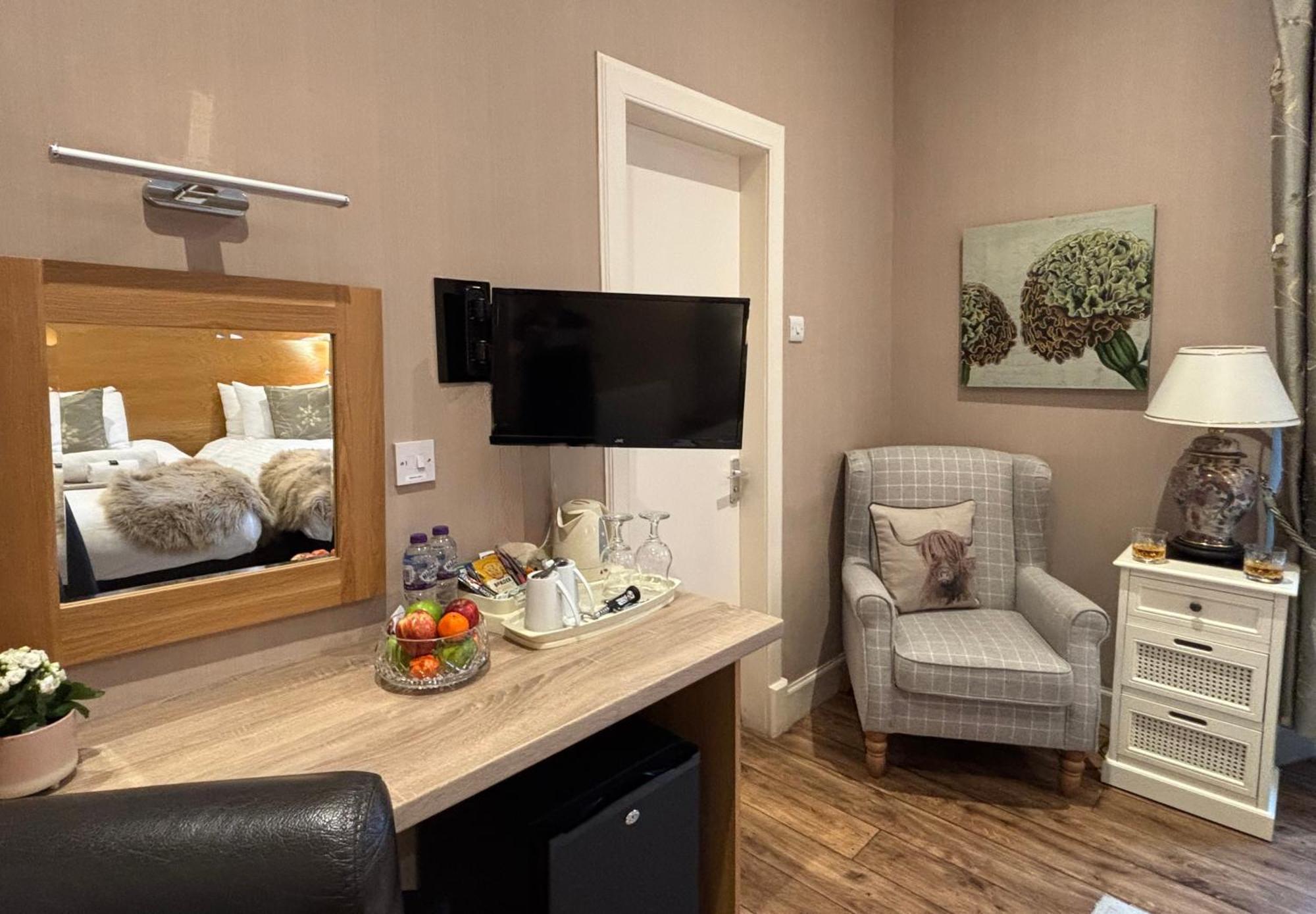 The Claymore Guest House Питлохри Екстериор снимка