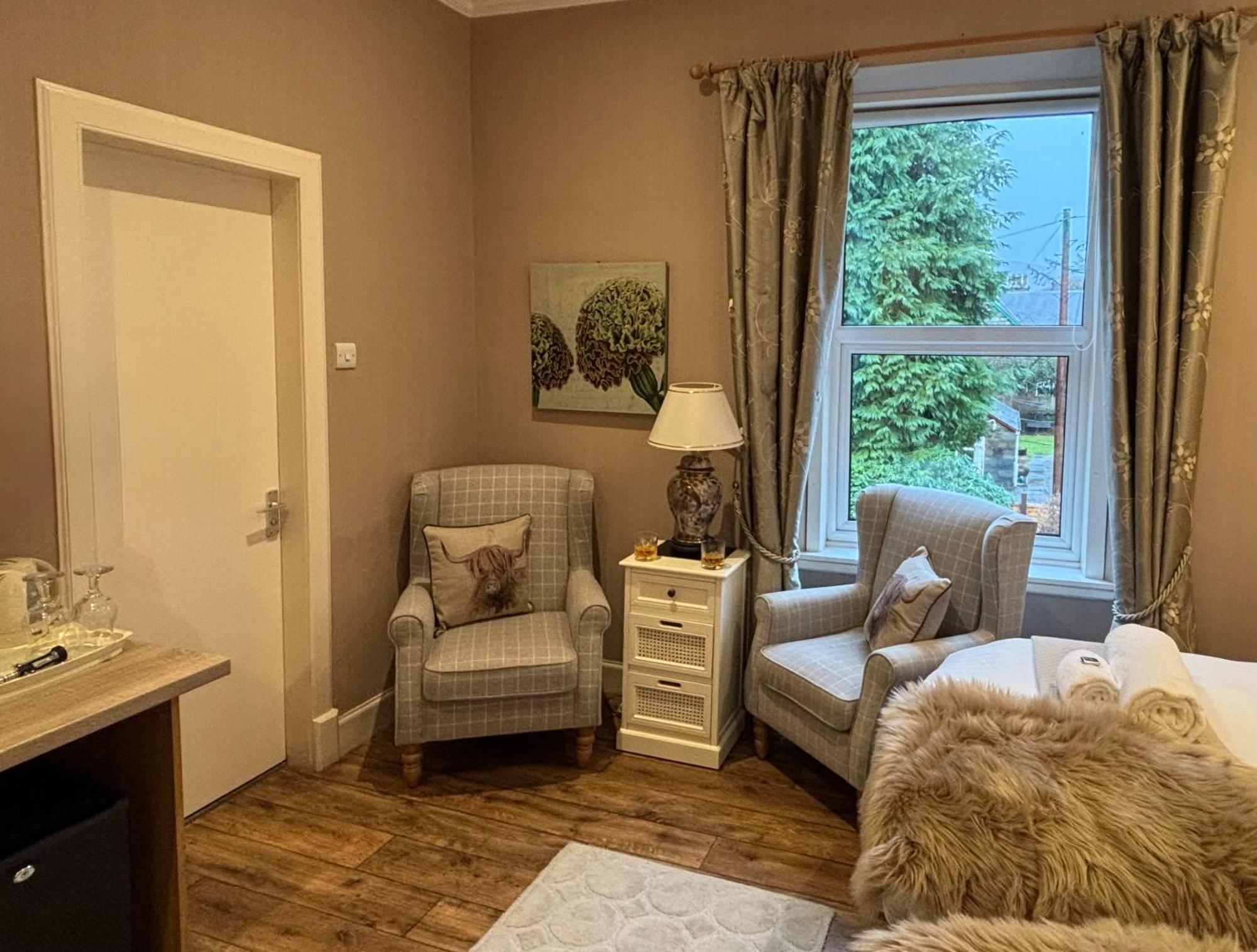 The Claymore Guest House Питлохри Екстериор снимка