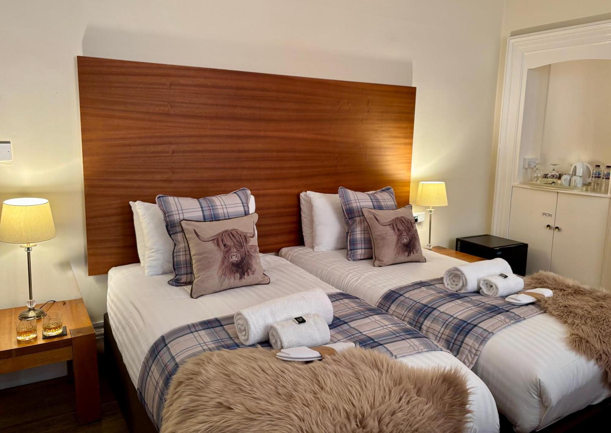 The Claymore Guest House Питлохри Екстериор снимка